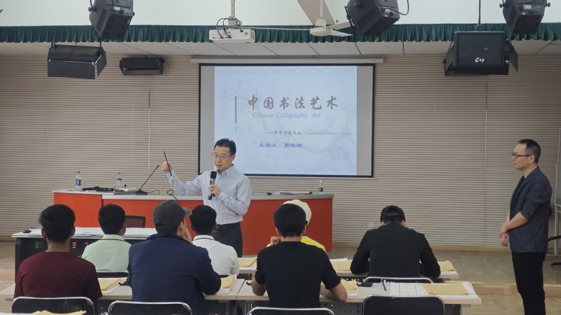 【留学生在武职】执笔习礼剪非遗...