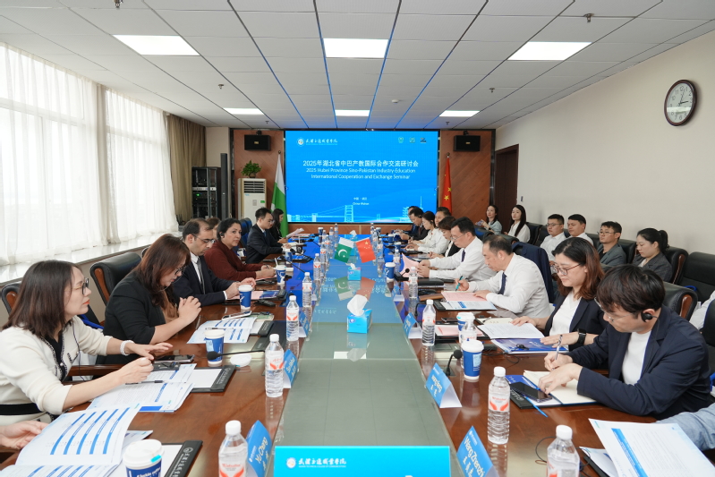 校纪委书记徐坤出席2025年湖...